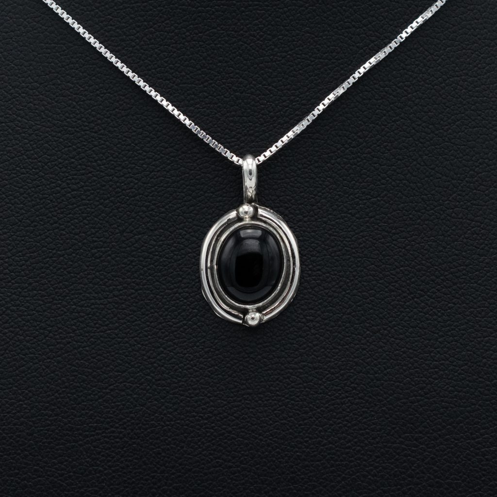 Luguna black shops onyx necklace